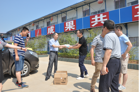 南昌城投集团发展“送清冷”走访慰问活动