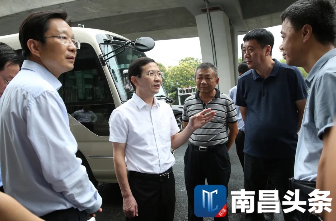 黄喜忠调研洪都大路急剧化刷新工程项目