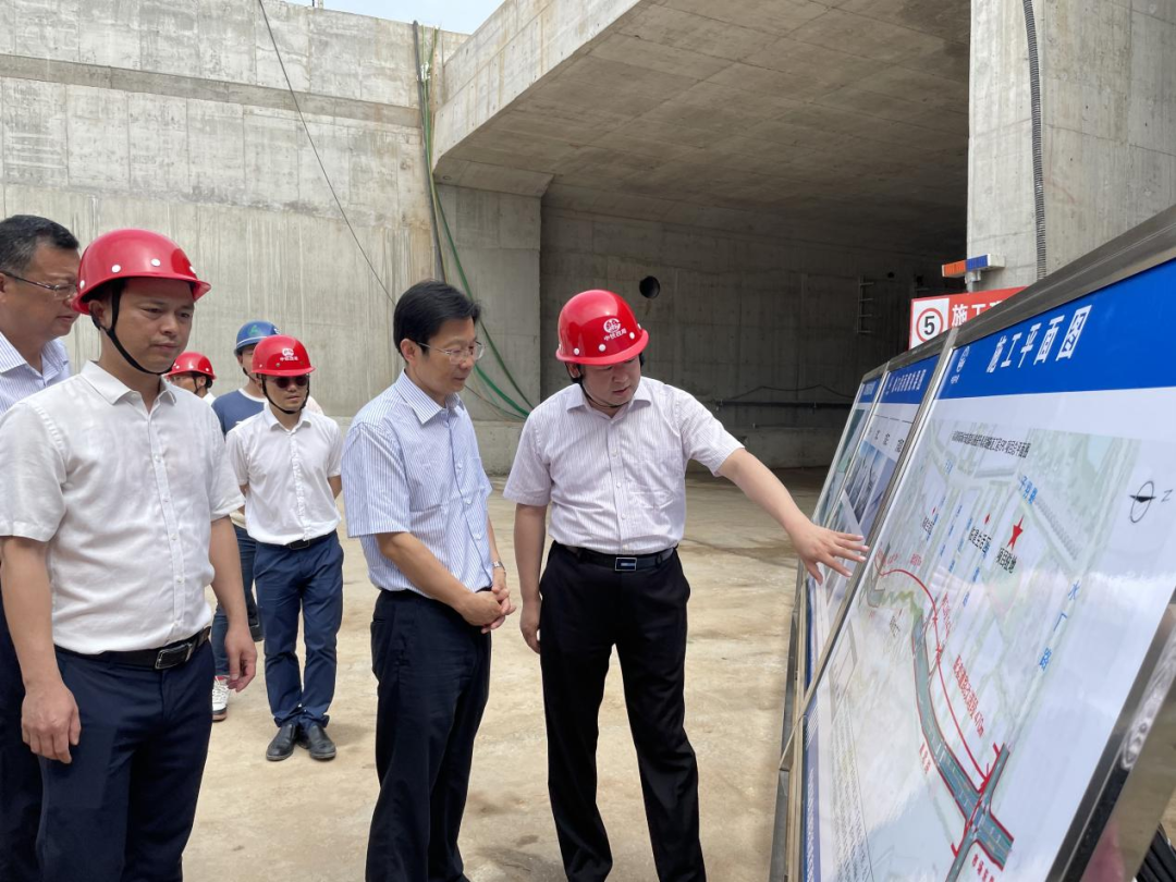 副市长宋铀深刻真君路隧路工程施工现场视察领导