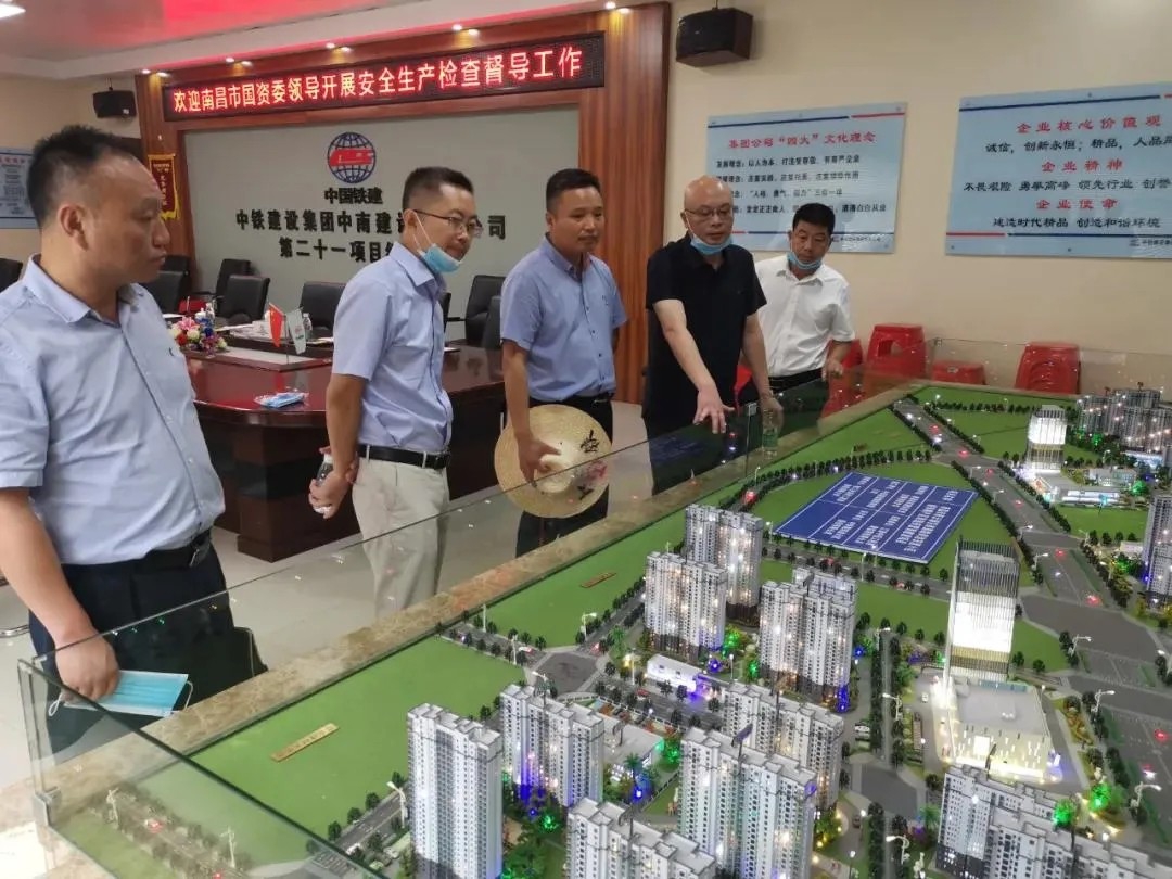 易坚一行调查南莲路棚户区刷新安设房项目